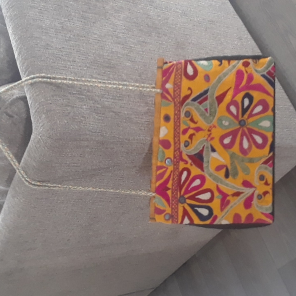 Pier 1 passports vintage purse